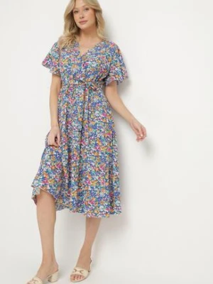 Niebieska Rozkloszowana Sukienka w Kwiaty z Kopertowym Dekoltem Plisowana Lanasira defox