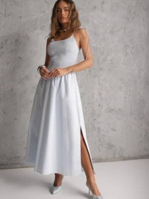 Niebieska Rozkloszowana Sukienka z Bawełny z Gumkami w Biuście i Ramiączkami na Wiązanie Omphoreia