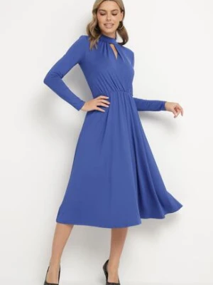 Niebieska Rozkloszowana Sukienka z Ozdobnym Wycięciem i Usztywnioną Linią Ramion Rivfedi by swan