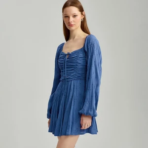 Niebieska sukienka-kombinezon z kieszeniami House