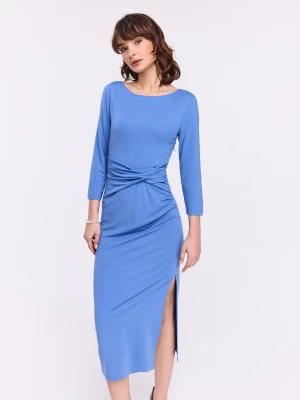Niebieska sukienka midi o dopasowanym kroju TARANKO