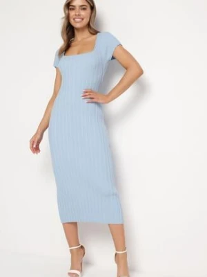 Niebieska Sukienka o Dopasowanym Fasonie z Wycięciem na Plecach i Kwadratowym Dekoltem Vosalina rosa