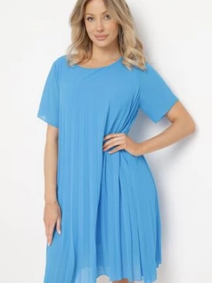 Niebieska Sukienka Plisowana z Lekko Luźnym Fasonie Forxia