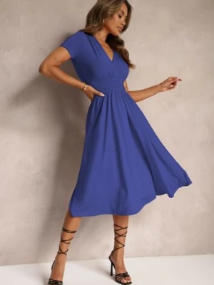 Niebieska Sukienka Taliowana z Kopertowym Dekoltem o Rozkloszowanym Kroju Rimadea by swan