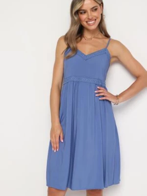 Niebieska Sukienka z Wiskozy na Cienkich Ramiączkach z Regulacją Ozdobiona Lampasem i Haftem Nelrissa cflo