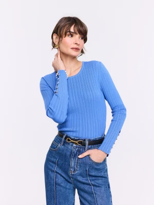 Niebieski dopasowany sweter z prążkowanej dzianiny TARANKO