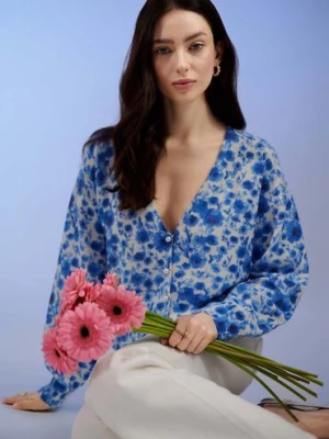 Niebieski rozpinany sweter w kwiatki z dekoltem w serek Greenpoint