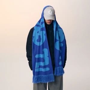 Niebieski szalik z napisem I'll cry at you House