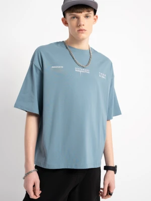 Niebieski t-shirt boxy z minimalistyczną grafiką z przodu Reporter Young