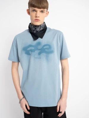 Niebieski t-shirt z autorską grafiką z przodu Reporter