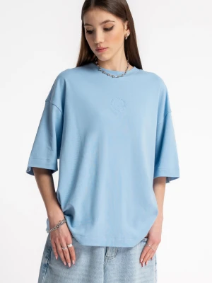 Niebieski t-shirt z minimalistycznym haftem z przodu Reporter