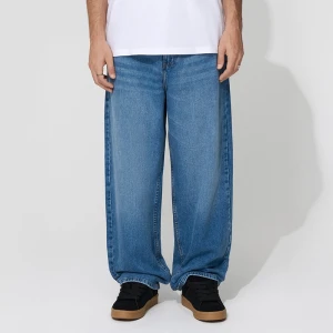 Niebieskie jeansy baggy fit skater z efektem sprania House