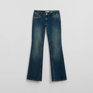Niebieskie jeansy bootcut z niskim stanem i dekoracyjnymi kieszeniami House indigo jeans