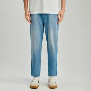 Niebieskie jeansy carrot fit z przetarciami House