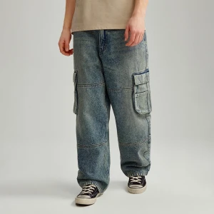 Niebieskie jeansy skater fit z kieszeniami cargo House