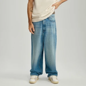 Niebieskie jeansy super baggy fit z efektem sprania House