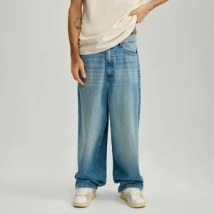 Niebieskie jeansy super baggy fit z efektem sprania House