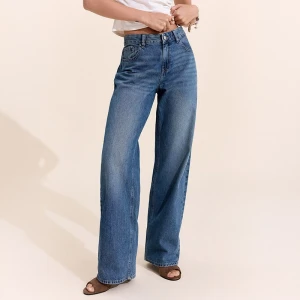 Niebieskie jeansy wide leg z niskim stanem House