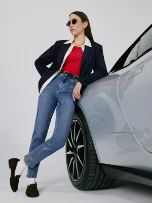 Niebieskie jeansy z wysokim stanem o kroju mom fit TARANKO