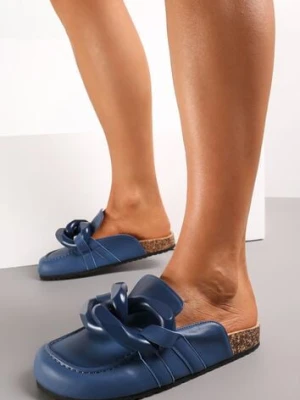 Niebieskie Płaskie Klapki z Korkową Podeszwą i Ozdobnym Łańcuchem Farya