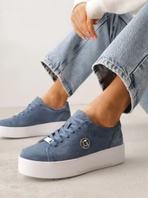 Niebieskie Skórzane Sneakersy na Platformie z Ozdobną Aplikacją z Boku Nesophia goodin