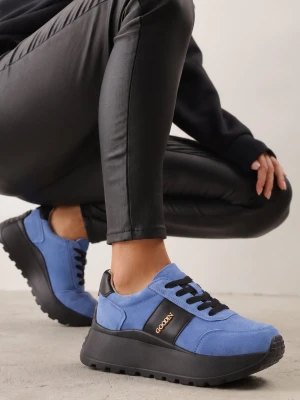 Niebieskie Sneakersy na Platformie z Naturalnego Zamszu z Geometrycznym Wzorem i Napisem Latalissa Goodin