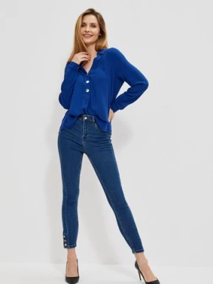 Niebieskie spodnie damskie jeansowe rurki z ozdobnymi guzikami Moodo