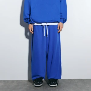 Niebieskie spodnie dresowe super baggy fit basic House