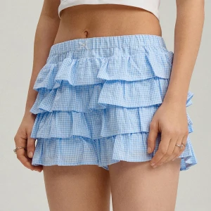 Niebieskie szorty blommers z falbankami w kratkę House
