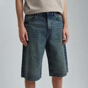 Niebieskie szorty jeansowe relaxed fit z niskim stanem House