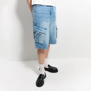 Niebieskie szorty jeansowe z kieszeniami cargo House