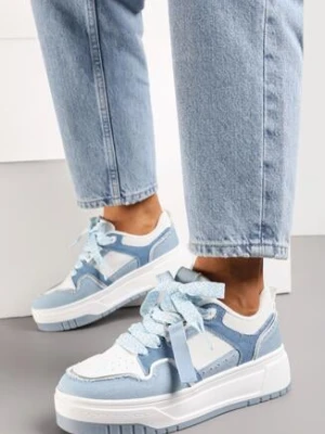 Niebiesko-Białe Sneakersy na Grubej Podeszwie z Ozdobnymi Sznurówkami i Zawieszką Xalenia