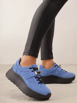 Niebiesko-Czarne Sneakersy ze Skóry Naturalnej na Platformie Zdobione Metalowym Zapięciem Jeannine Goodin