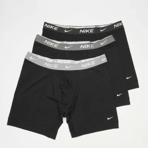 Nike 3 PACK - Everyday Cotton Stretch Trunk mężczyźni Bielizna czarny rozmiar Odzież
