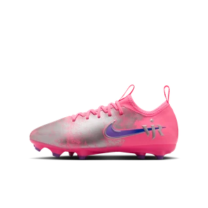 Nike Jr. Mercurial Vapor 16 Academy „Vini Jr.” Korki piłkarskie typu low top na różne typy nawierzchni dla dużych dzieci - Różowy
