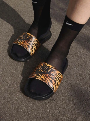 Nike Klapki "Victori one" w kolorze czarno-jasnobrązowym rozmiar: 40,5