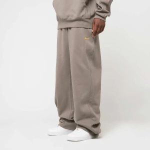 Nike Nocta NRG Fleece Pant mężczyźni Spodnie dresowe brązowy rozmiar Odzież