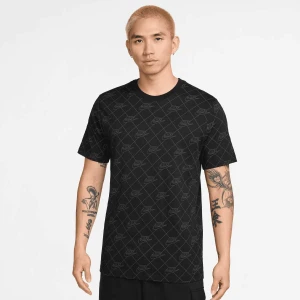 Nike Sportswear All Over Print Shortsleeve Club Tee mężczyźni T-Shirty i Polo czarny rozmiar Odzież