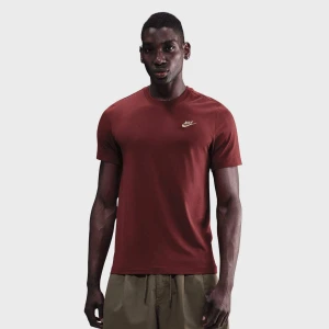 Nike Sportswear Club T-Shirt mężczyźni T-Shirty i Polo czerwony rozmiar Odzież