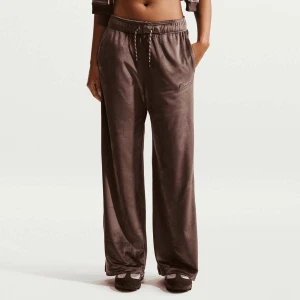 Nike Sportswear Trend High-Rise Wide Velour Pants kobiety Spodnie dresowe brązowy rozmiar Odzież
