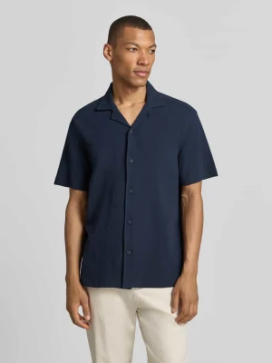 nowoczesny krój modern fit koszula casualowa z kołnierzem z połami Christian Berg Men