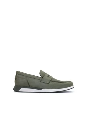 Nubukowe loafersy męskie w modnym kolorze khaki Kazar