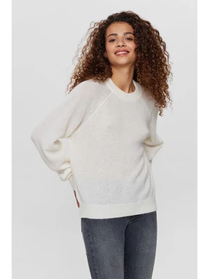 NÜMPH Sweter w kolorze kremowym rozmiar: S/M