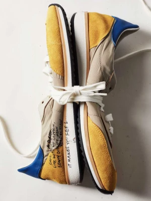 Nylonowe sneakersy Running SKIN z napisem Patrizia Pepe beżowy