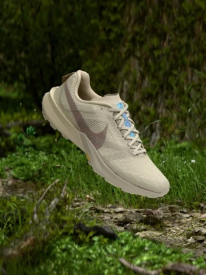 Obuwie do biegania Szlak Nike beżowy