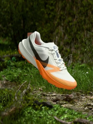 Obuwie do biegania Szlak Nike biały