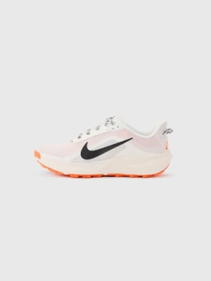 Obuwie do biegania Szlak Nike biały