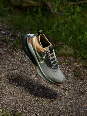 Obuwie do biegania Szlak Nike jasny brąz