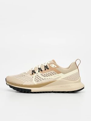 Obuwie do biegania Szlak Nike biały