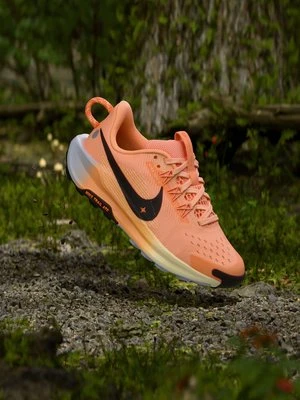 Obuwie do biegania Szlak Nike pomarańczowy